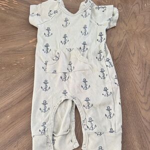 kate quinn Navy Anchor Print Cream Baby One-Piece Footie